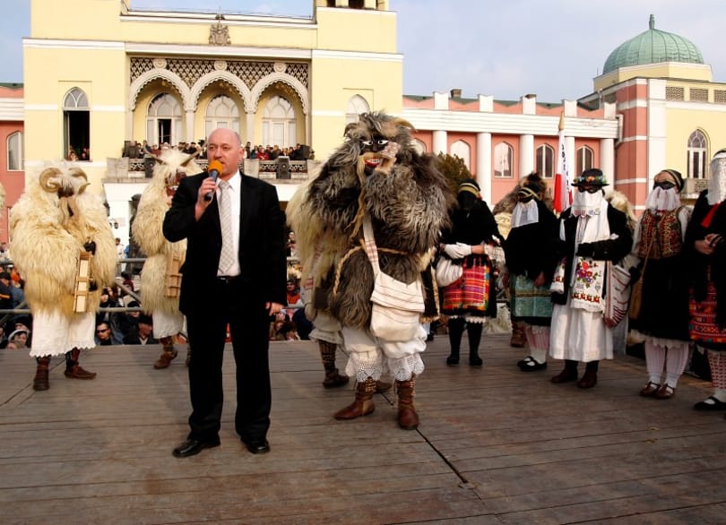 A köpködést még megúszhatják az önkormányzati képviselők