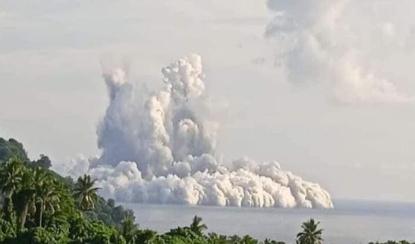 Víz alatti vulkán tört ki Vanuatunál – fotók