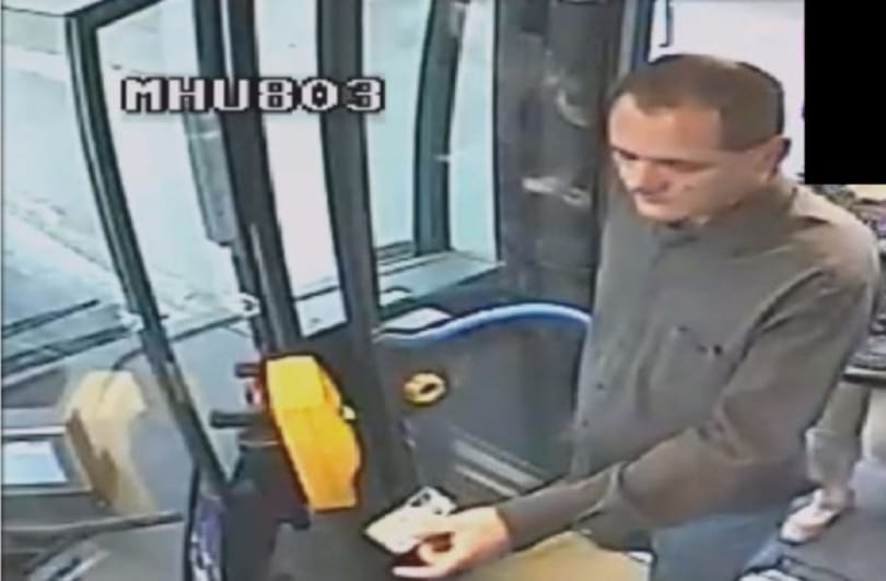 Ez a férfi lopta el a 25-ös busz sofőrjének a táskáját