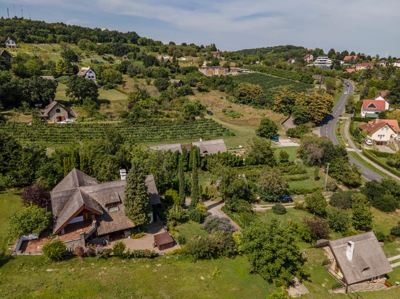 Tihanyban Mészáros Lőrinc háza papíron akár istálló is lehetne