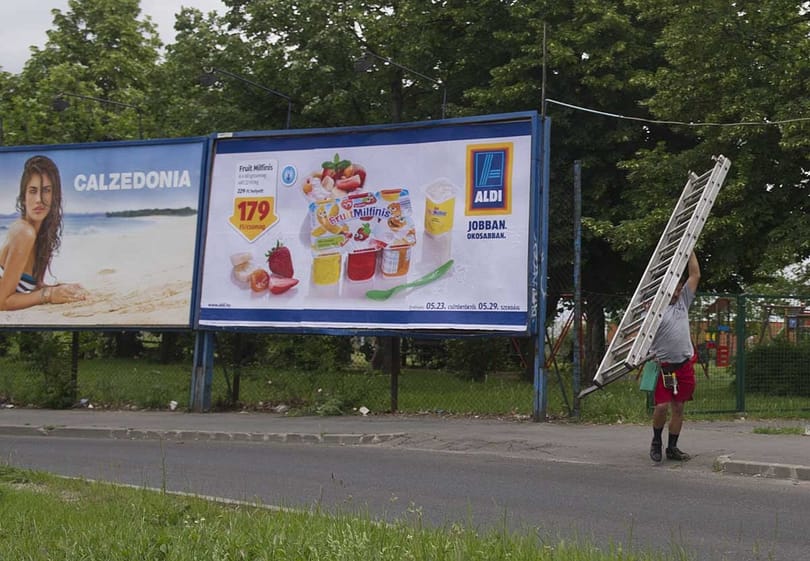 Városról városra terjeszkednek Simicska milliárdos reklámcégei