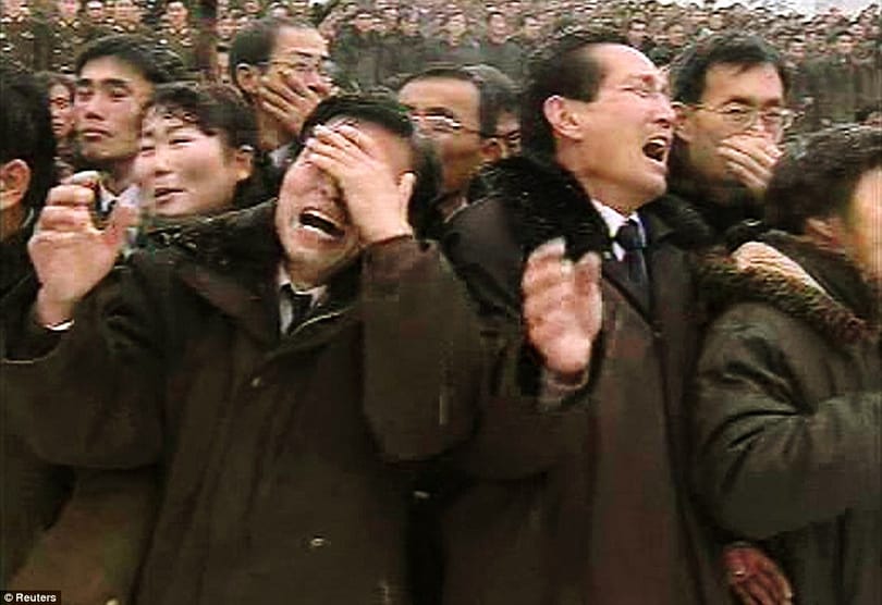 Páratlan tömegjelenetek a koreai diktátor temetésén