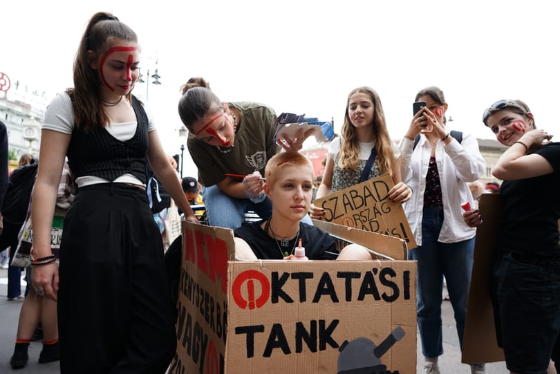 Benyújtották a parlament elé a pedagógustörvényt