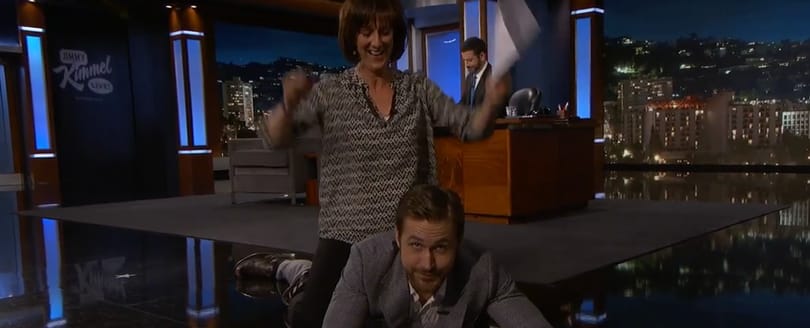Ryan Gosling karját élő adásban törte el egy néző