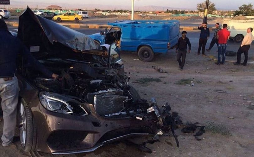 Ennyi marad egy pickup kisteherautóval ütköző E250-es Mercedesből
