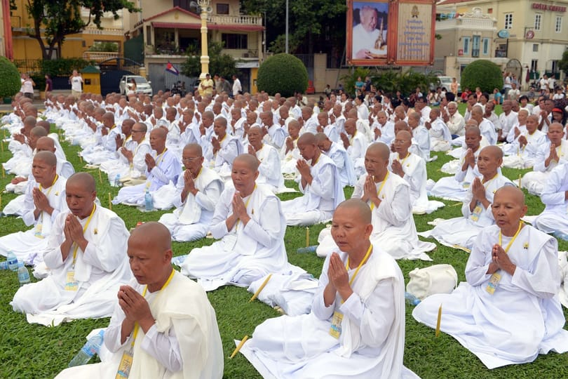 Már a buddhisták is – egy apátot vádolnak Kínában szexuális zaklatással