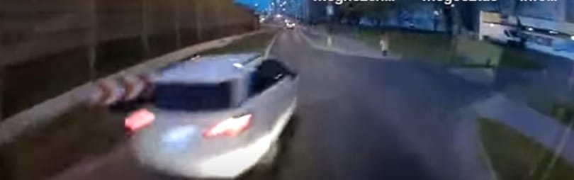 Centiken múlott a súlyos baleset, amikor bevágott egy autós egy troli elé Zuglóban