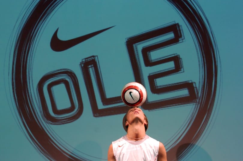 Elkezdték bojkottálni a Nike-t és a H&M-et Kínában