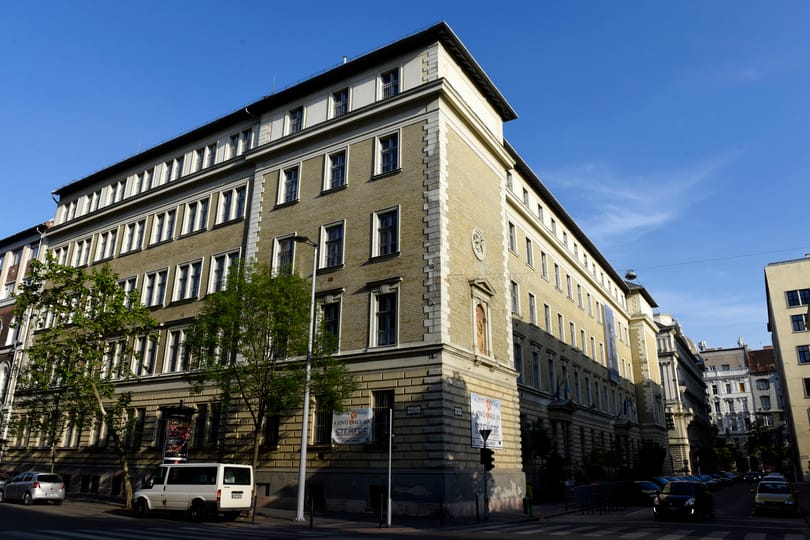 Lenyúlta a gyerekek pénzét a 
