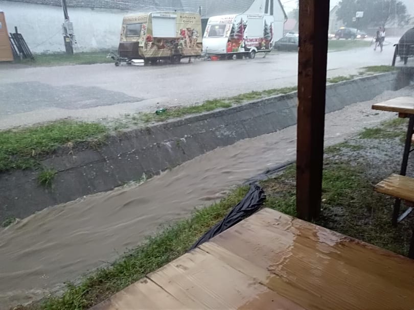 Vihar és felhőszakadás érkezik, de van, ahol marad a hőségriadó is