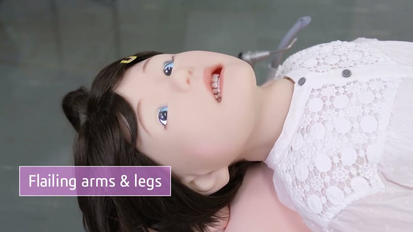 Izeg-mozog, akár egy igazi gyerek: élethű robotlányon gyakorolnak a japán fogorvosok