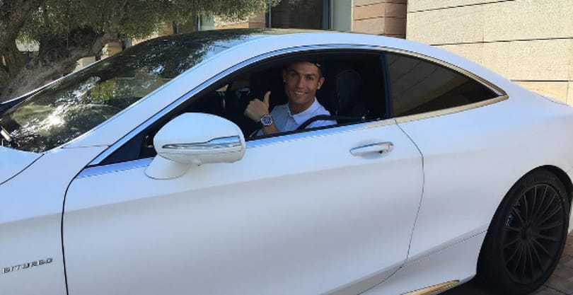 Ez C. Ronaldo 1,5 milliárd forintos autóparkja