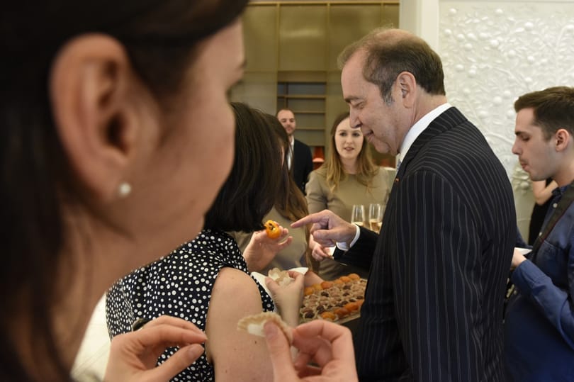 Szír-magyar üzletember hóna alá nyúl a kormány