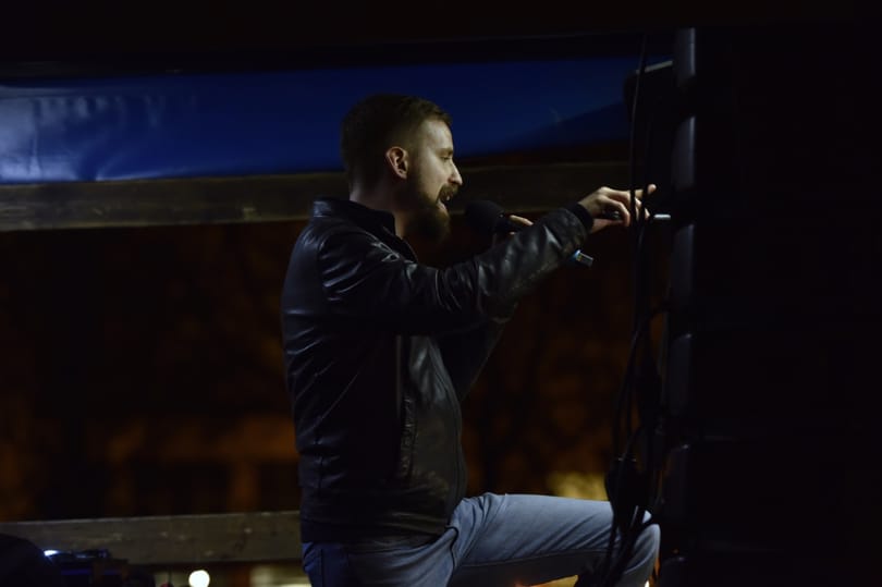 Gulyás Márton megeskette a demonstrálókat a Szabadság téren