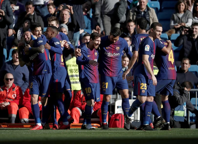 Messi egyik stoplisa nélkül, sportszárban adta a gólpasszt a El Clásicón