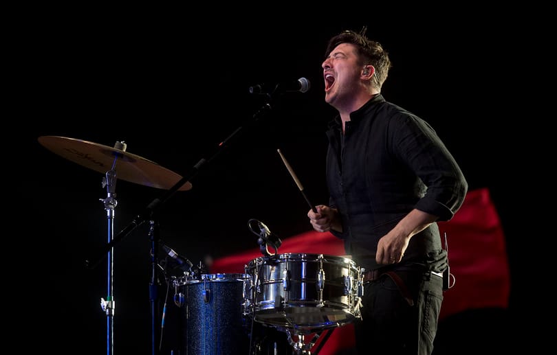 A Mumford & Sons énekese arról vallott, hogy hatévesen molesztálták
