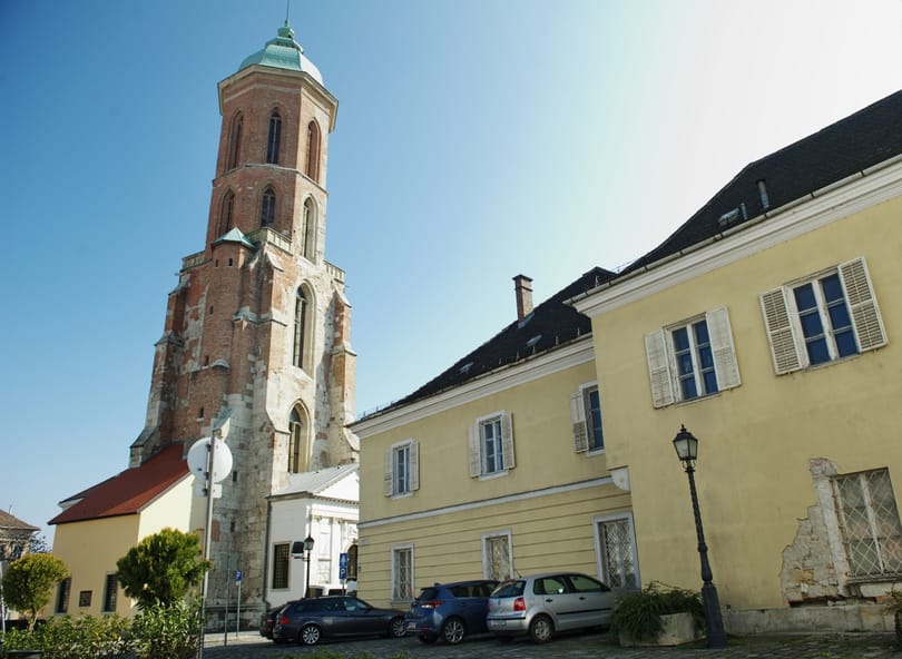 Világritkaságot rombolna a kormány a Várban a hiteles helyreállítás jelszavával
