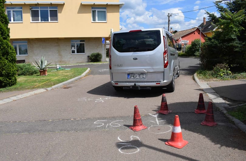 Belehalt sérüléseibe a férfi, akit tolatás közben ütöttek el Pásztón