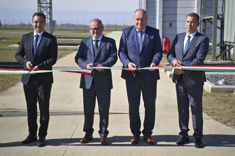 Mészáros Lőrinc cége építi, a miniszter átadja, és erről Várkonyi Andrea cége ad hírt