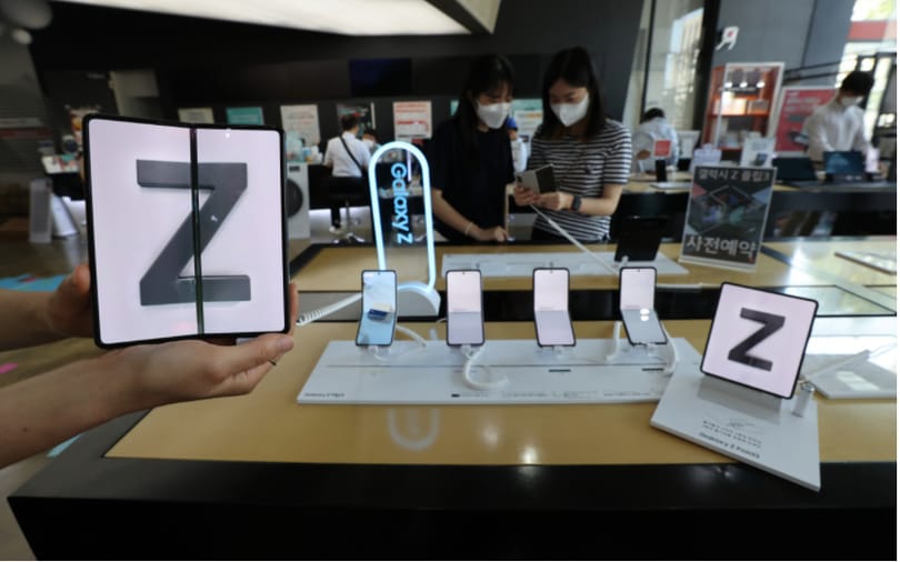 Úgy néz ki, idén már elkapkodják a Samsung hajlítható telefonjait