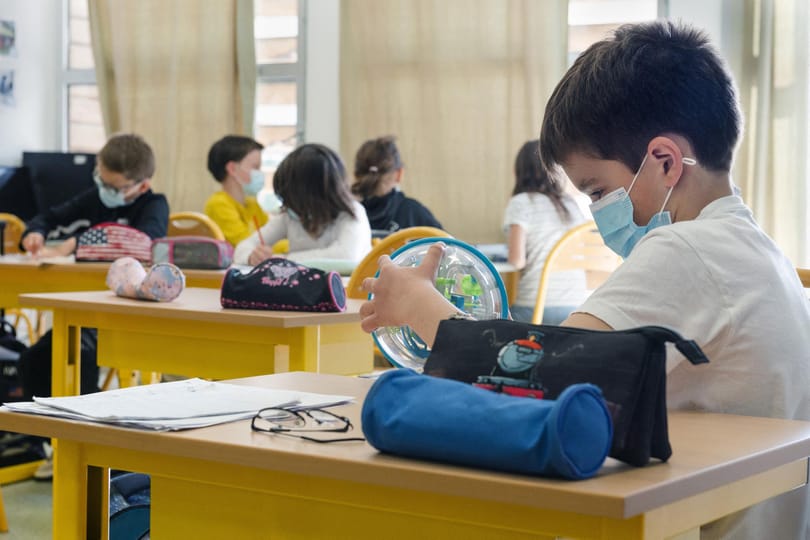 Digitális oktatást rendeltek el egy budai általános iskolában