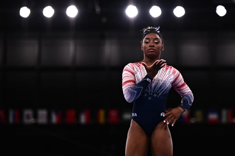 Eljegyezték Simone Bilest