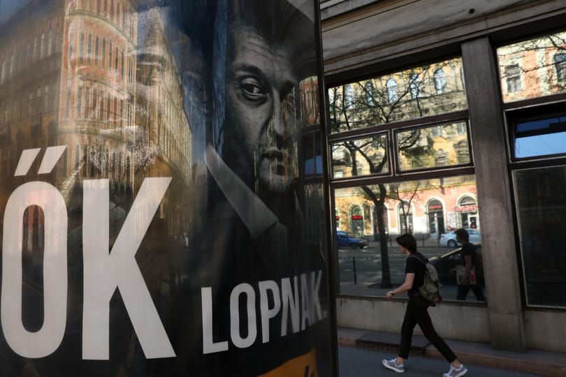 Csak azt nem tudták elvinni a nyomozók Simicska cégétől, amiért mehettek