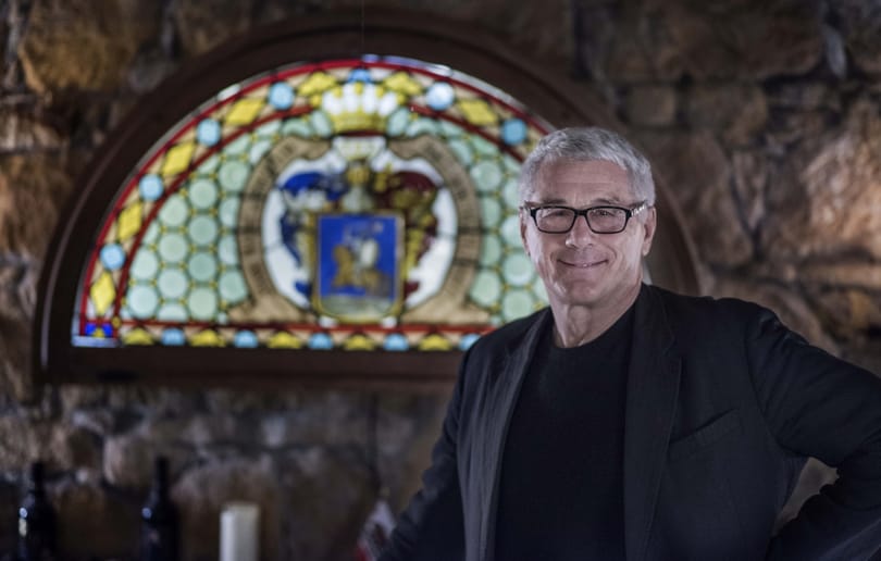 „Magyarországon még mindig a gagyi és a mutyi él” – pesti pincérfiúból lett az HBO vezetője