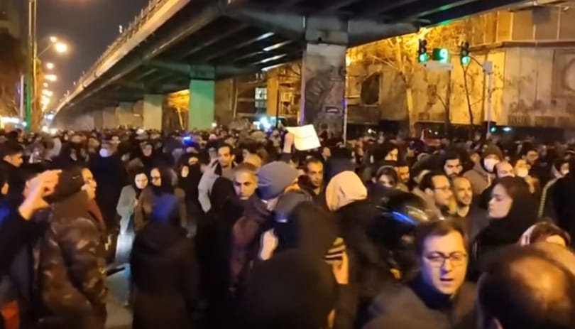 Nem tüntetni, hanem megemlékezni ment a brit nagykövet Teheránban