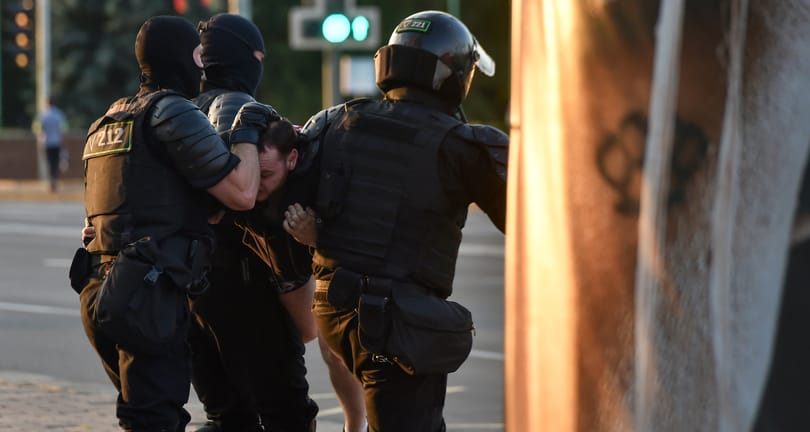 A minszki rendőrség őrizetbe vette az ellenzéki Belsat TV hat munkatársát
