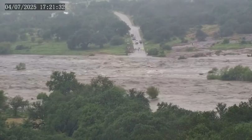 20 perc: ennyi kellett, hogy mindent elöntsön a villámárvíz Texasban – videó