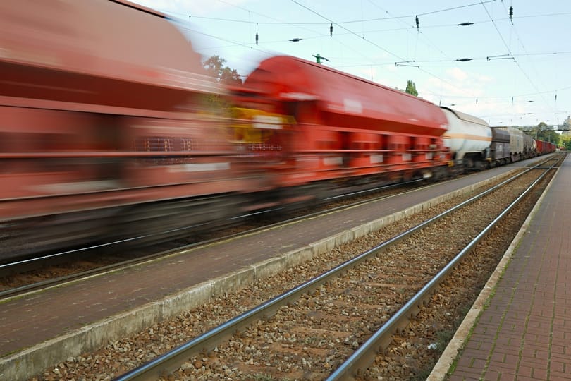 Szarvast gázolt a vonat, beállt a Budapest–Pécs-vasútvonal