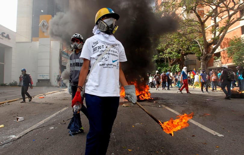 Halálra égett egy ellenzéki tüntető Venezuelában