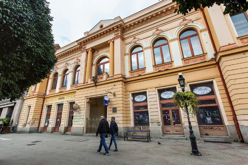 Elkezdődik a pécsi Nemzeti Kaszinó felújítása, a legendás épület az MCC helyi képzési központja lesz