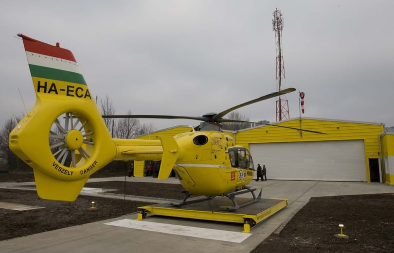 Jogszabályváltozás akadályozza a mentőhelikopterek leszállási engedélyét