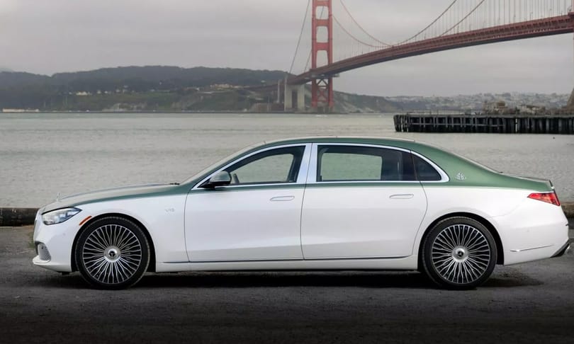 Luxustól tocsog a legújabb biturbó V12-es Maybach szedán