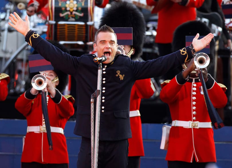 Megszületett Robbie Williams első gyereke