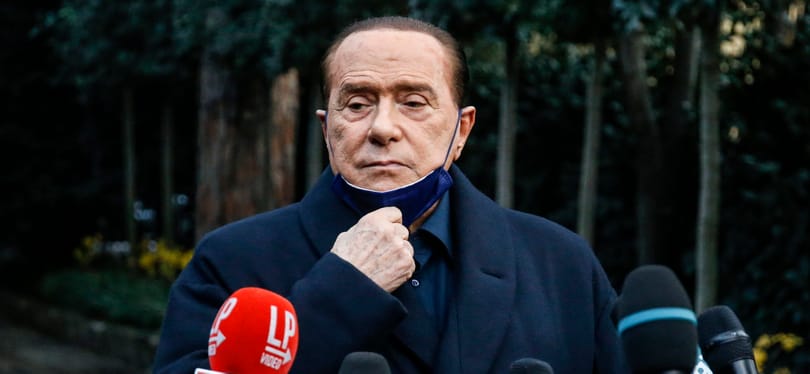 Felmentették Berlusconit a fiatalkorú prostituálttal kapcsolatos vesztegetési ügyben