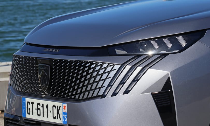 Magyarországon az erős dupla motoros új Peugeot villanyautók