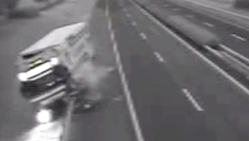 Hatalmas pusztítást végzett egy kamion az M1-esen – videó