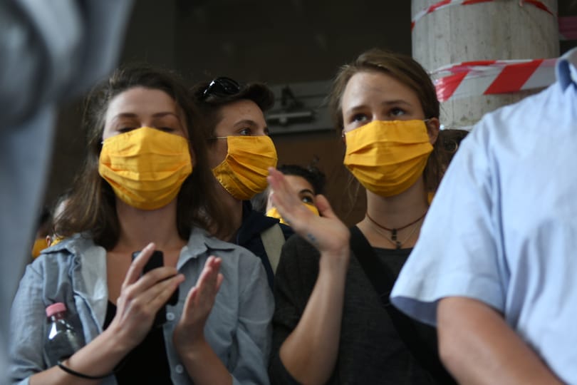 Kitartanak és napi őrséget állnak a Színművészeti diákjai