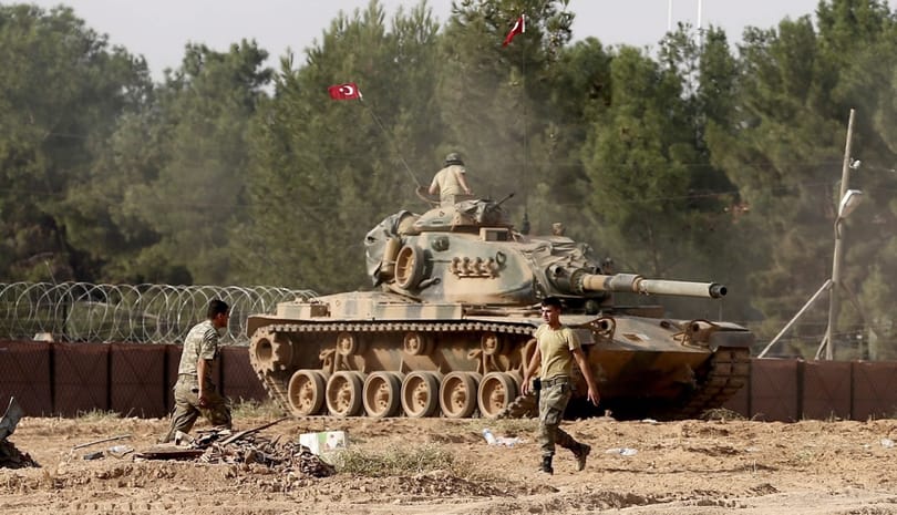 Küszöbön a török-kurd háború? A tüzérség folyamatosan lövi Afrínt