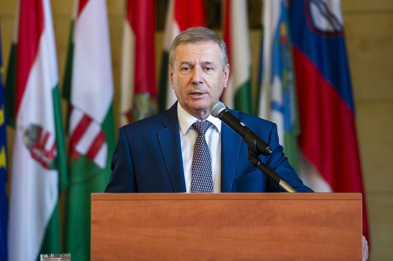 Népszava: Leválthatják a honvédelmi minisztert