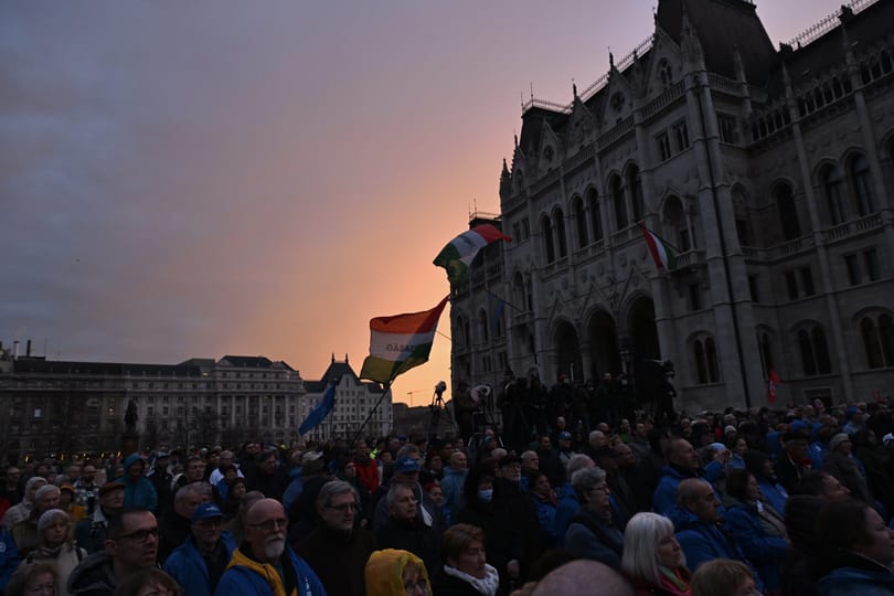 Ungár Péter hisztériaellenzékezve magyarázza, miért nem voltak ott a vasárnapi tüntetésen
