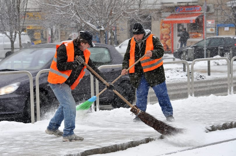 Öt centi hó esett eddig Budapesten, hómunkásokat keresnek
