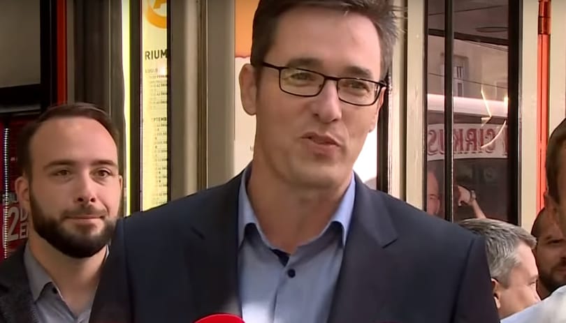 Cirkuszi indulóval hekkelték meg Karácsony sajtótájékoztatóját – videó