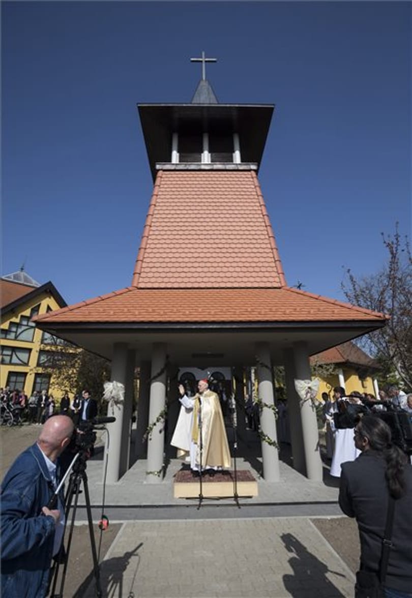 Káposztásmegyer: Óratorony után Harangtorony
