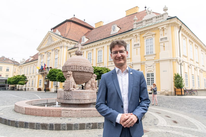 A fideszes Cser-Palkovics Andrást megkérdezték, miért nem szerepelt a KDNP is a neve mellett