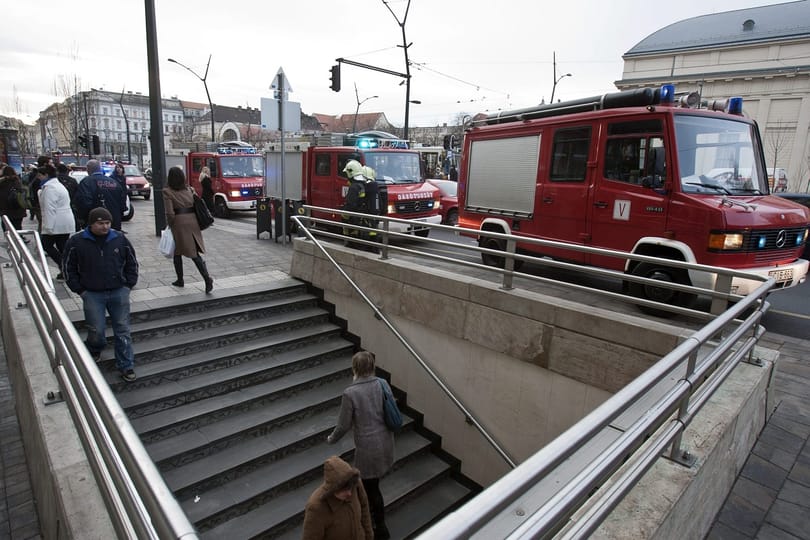 Kiürítették a Deák téri metrómegállót 