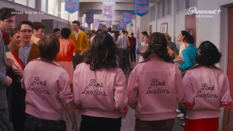 Visszatérnek a Grease táncos lábú kamaszai, de egy csavarral